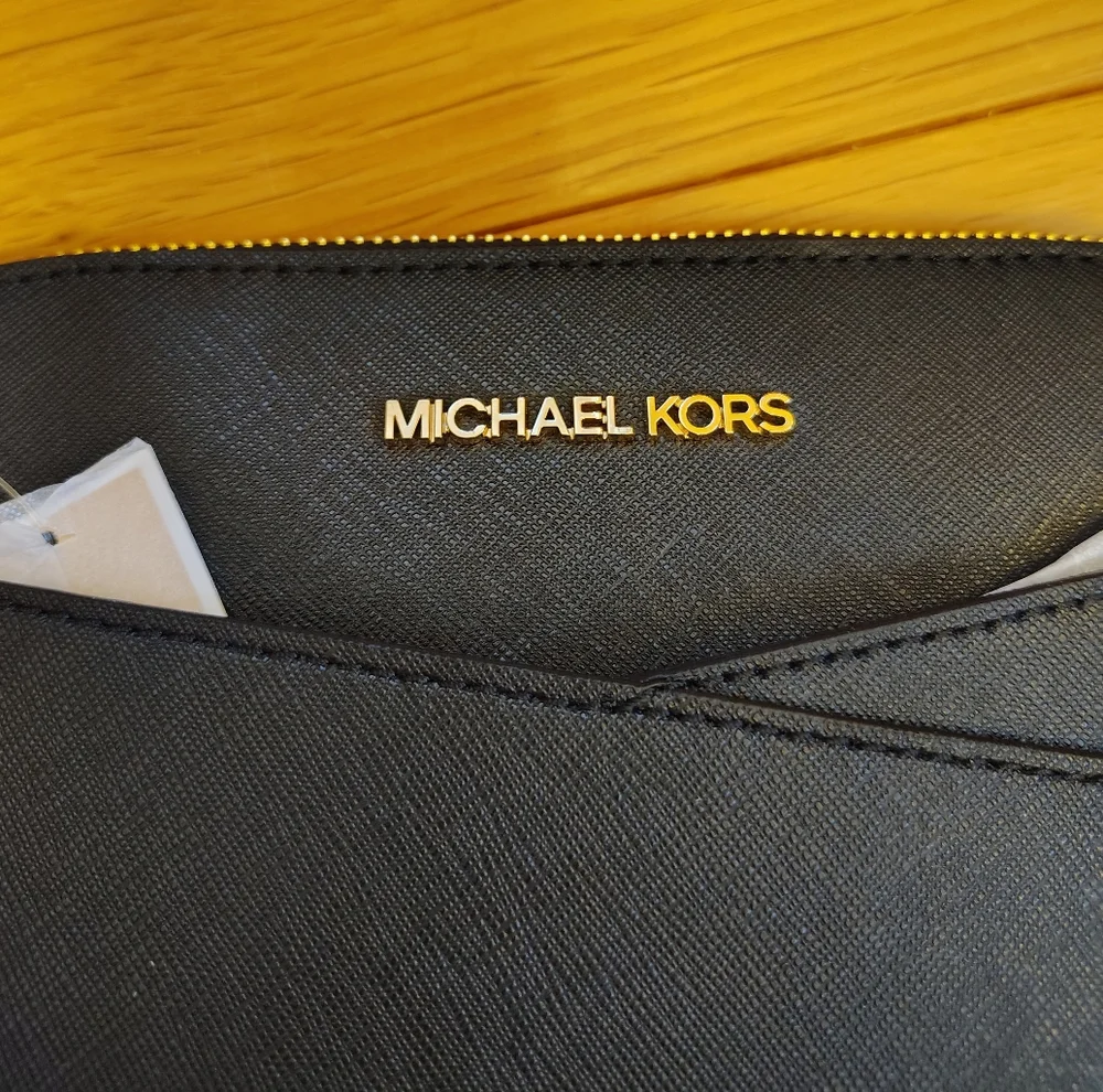 Michael Kors Jet Set Travel Medium Dome Crossbody Bag - Picture 4 of 9